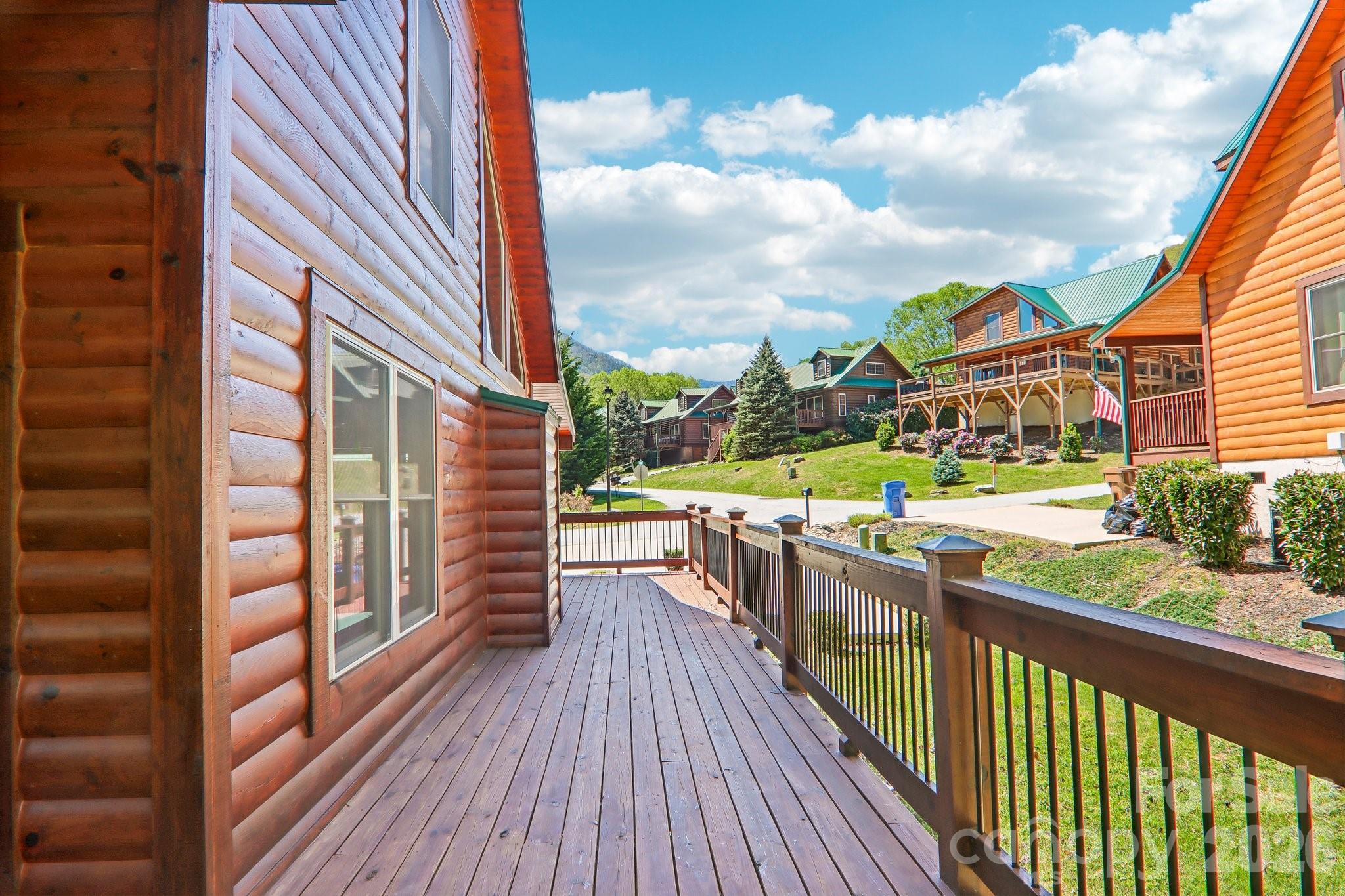 589 Panoramic Loop — Maggie Valley