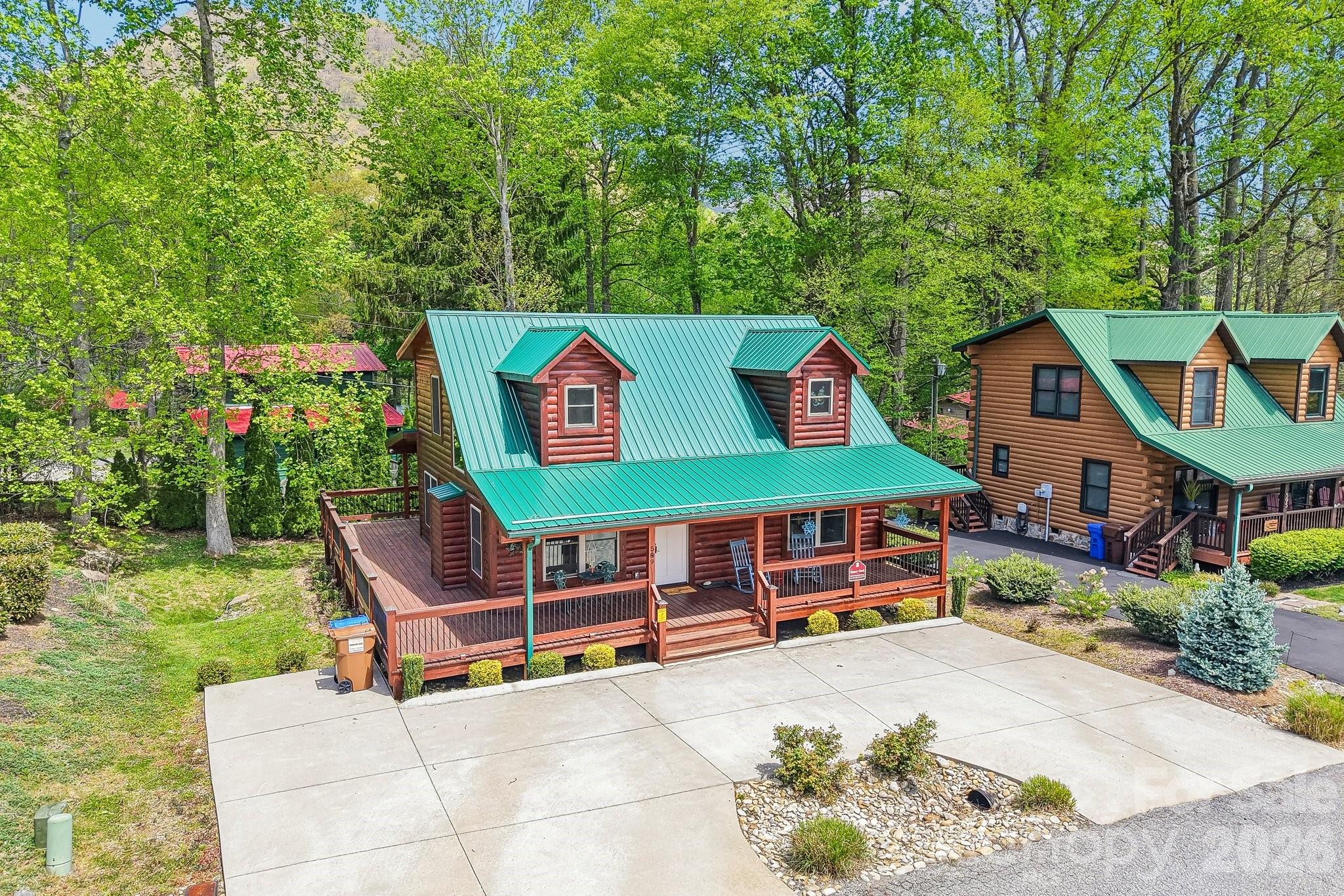 589 Panoramic Loop — Maggie Valley
