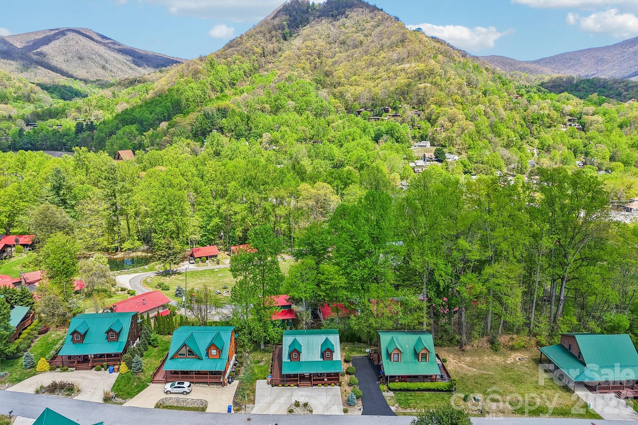 589 Panoramic Loop — Maggie Valley