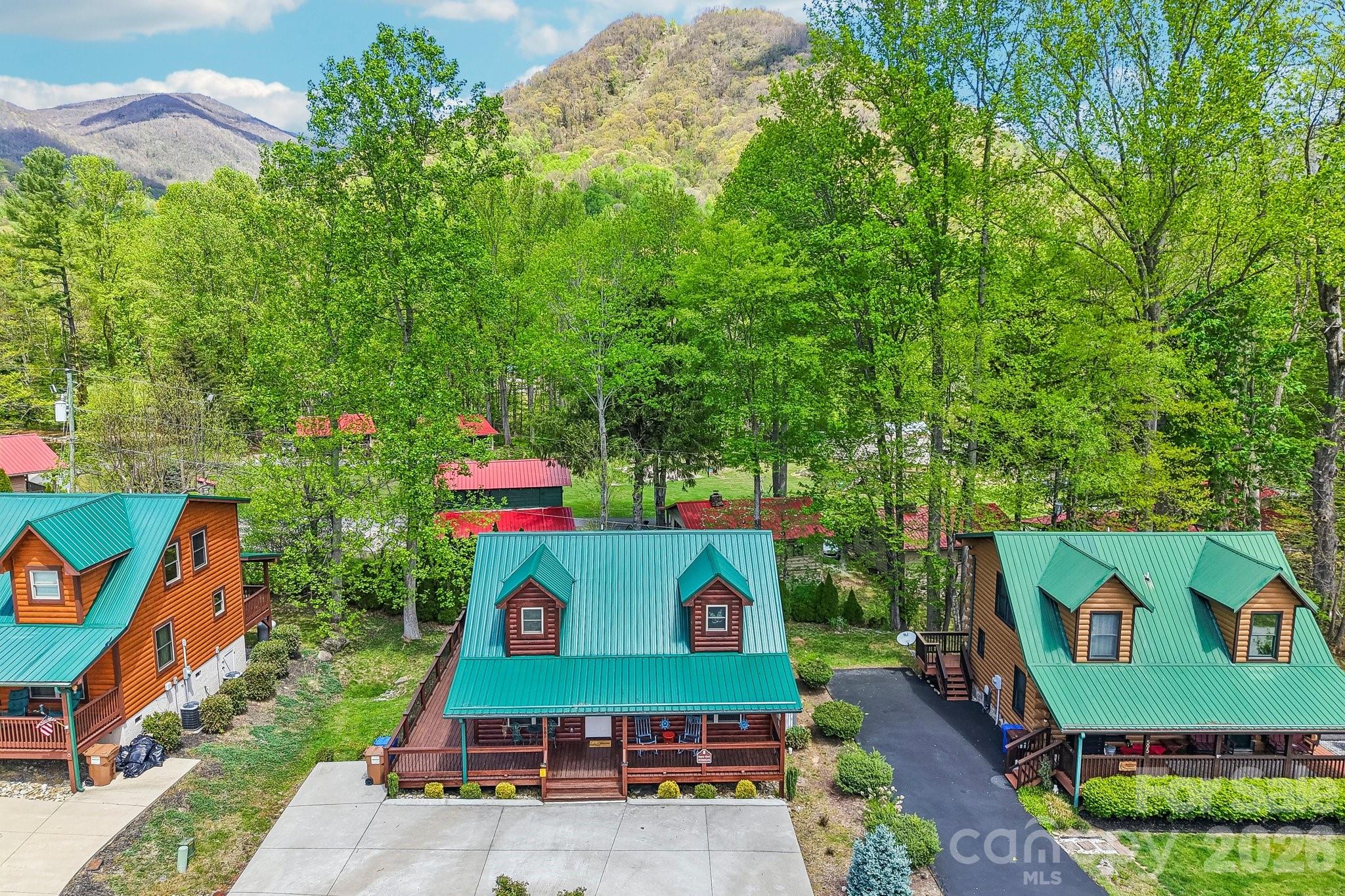 589 Panoramic Loop — Maggie Valley