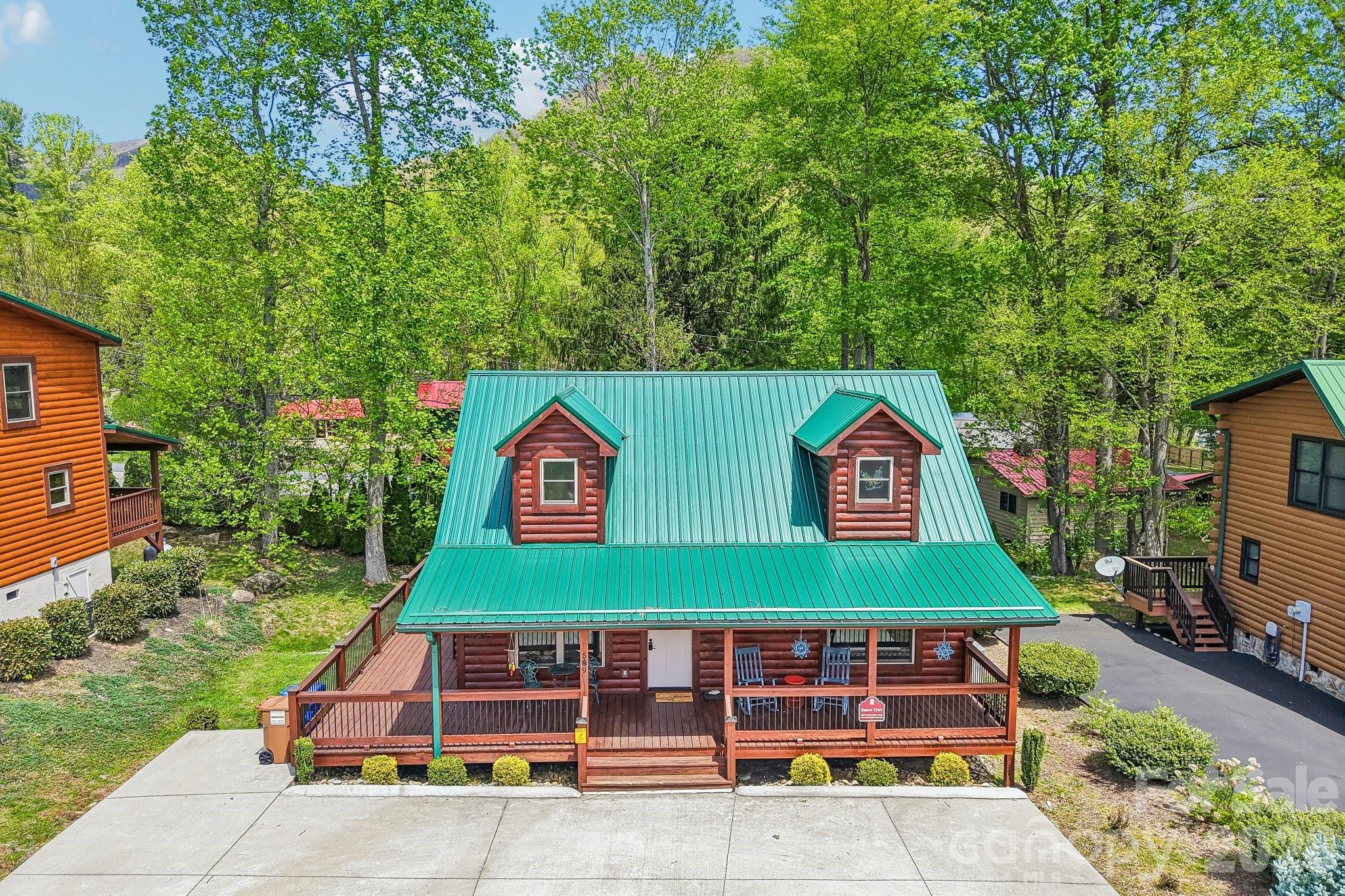 589 Panoramic Loop — Maggie Valley
