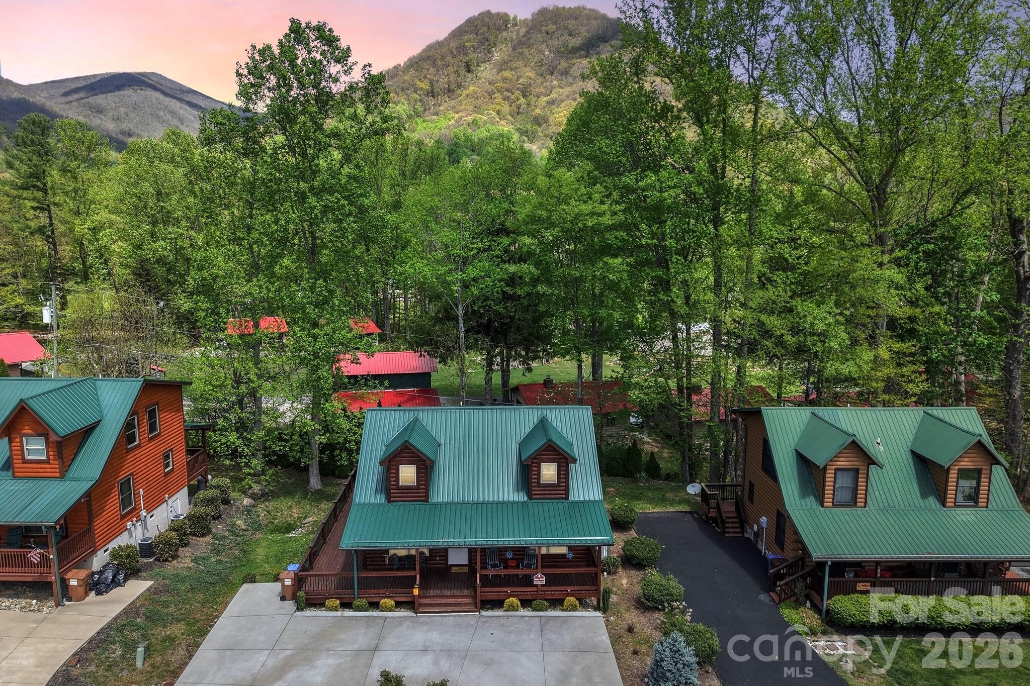 589 Panoramic Loop — Maggie Valley