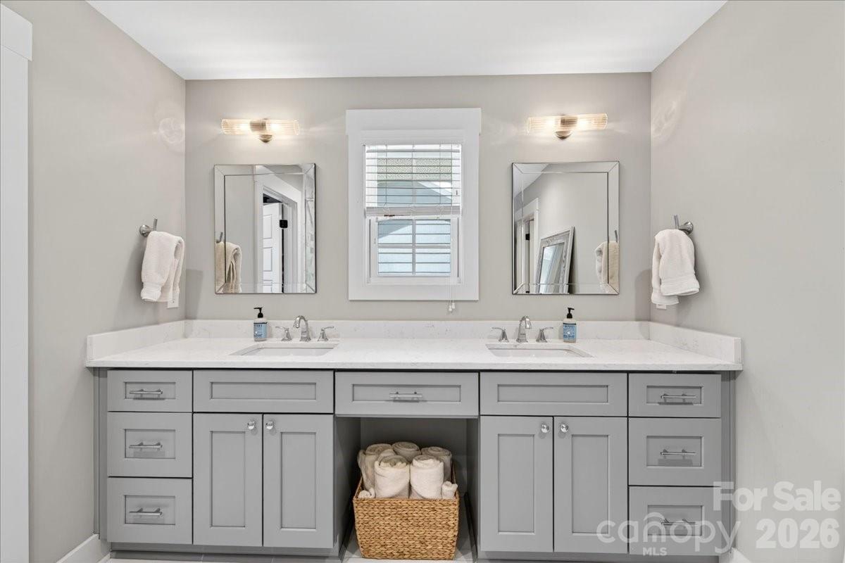 1413 Lomax Avenue — Charlotte