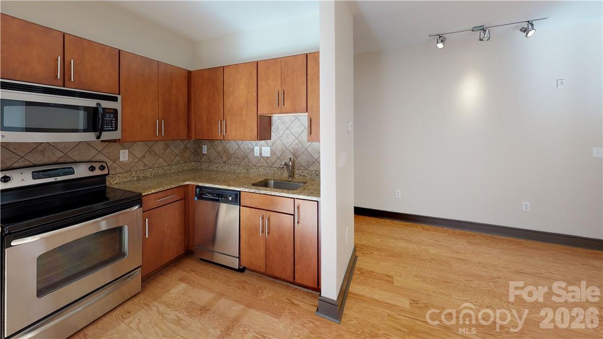 2200 Lyndhurst Avenue #105 — Charlotte