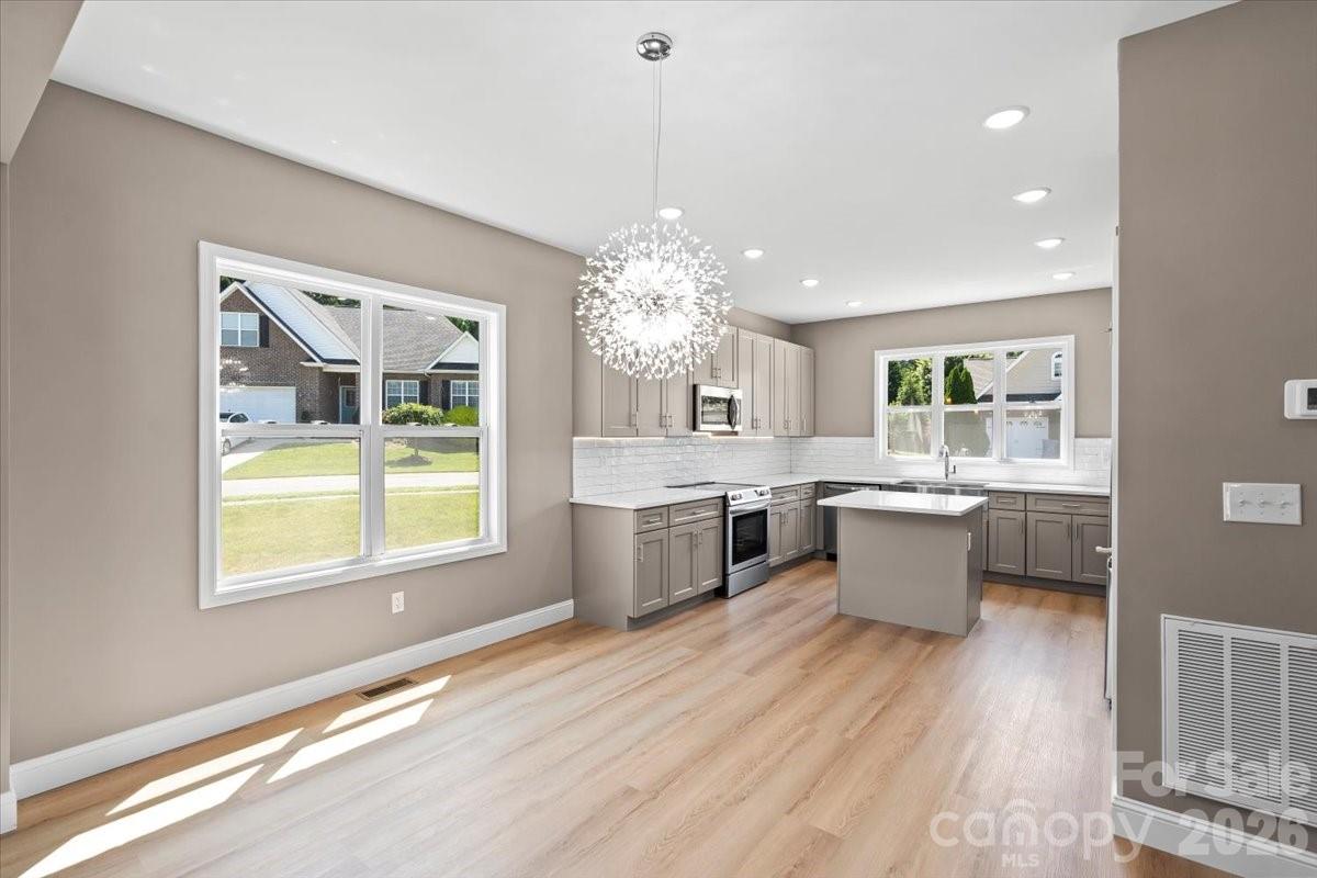 1033 12th Avenue Drive NW — Hickory