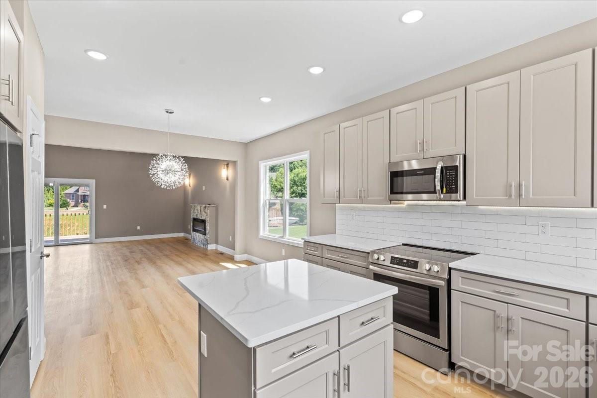 1033 12th Avenue Drive NW — Hickory
