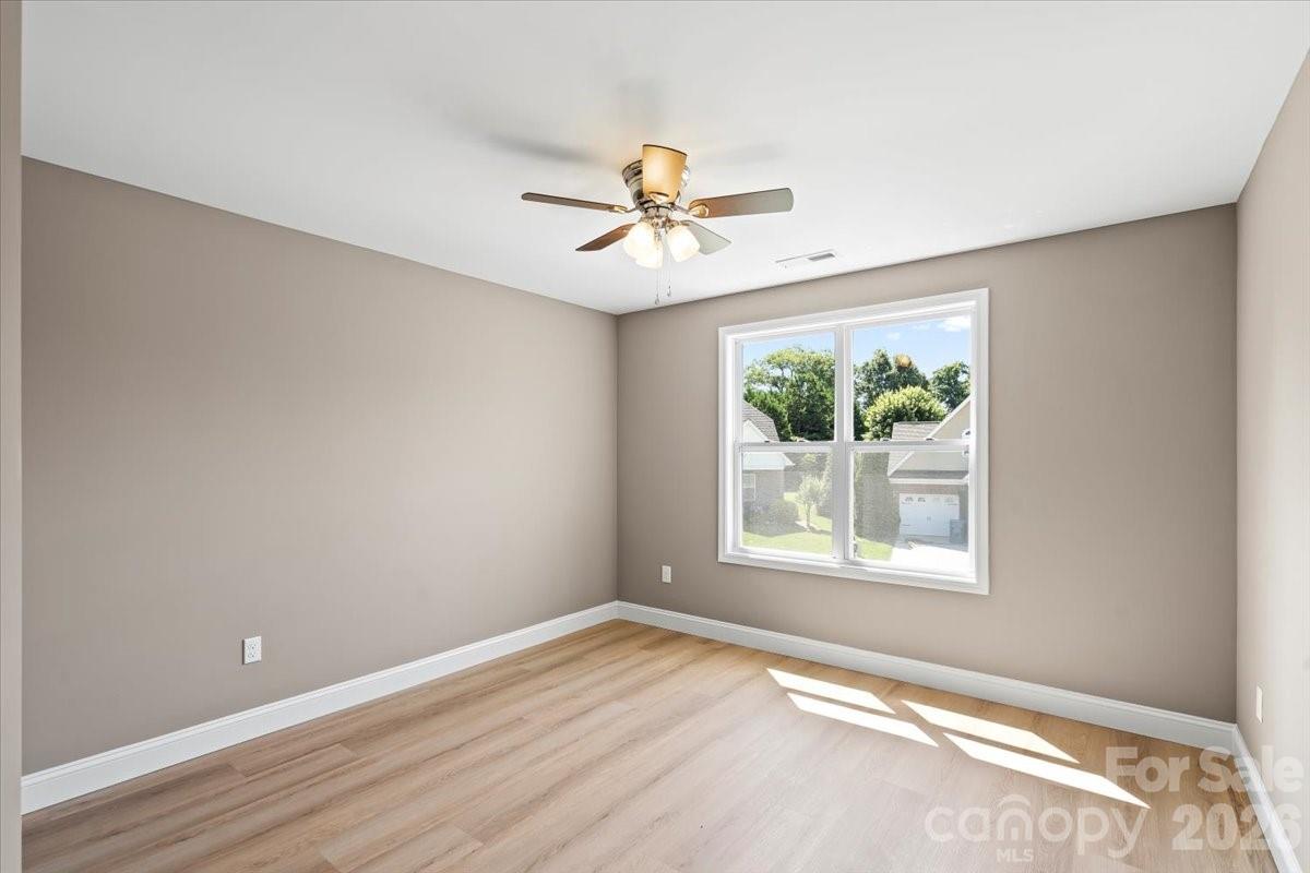 1033 12th Avenue Drive NW — Hickory