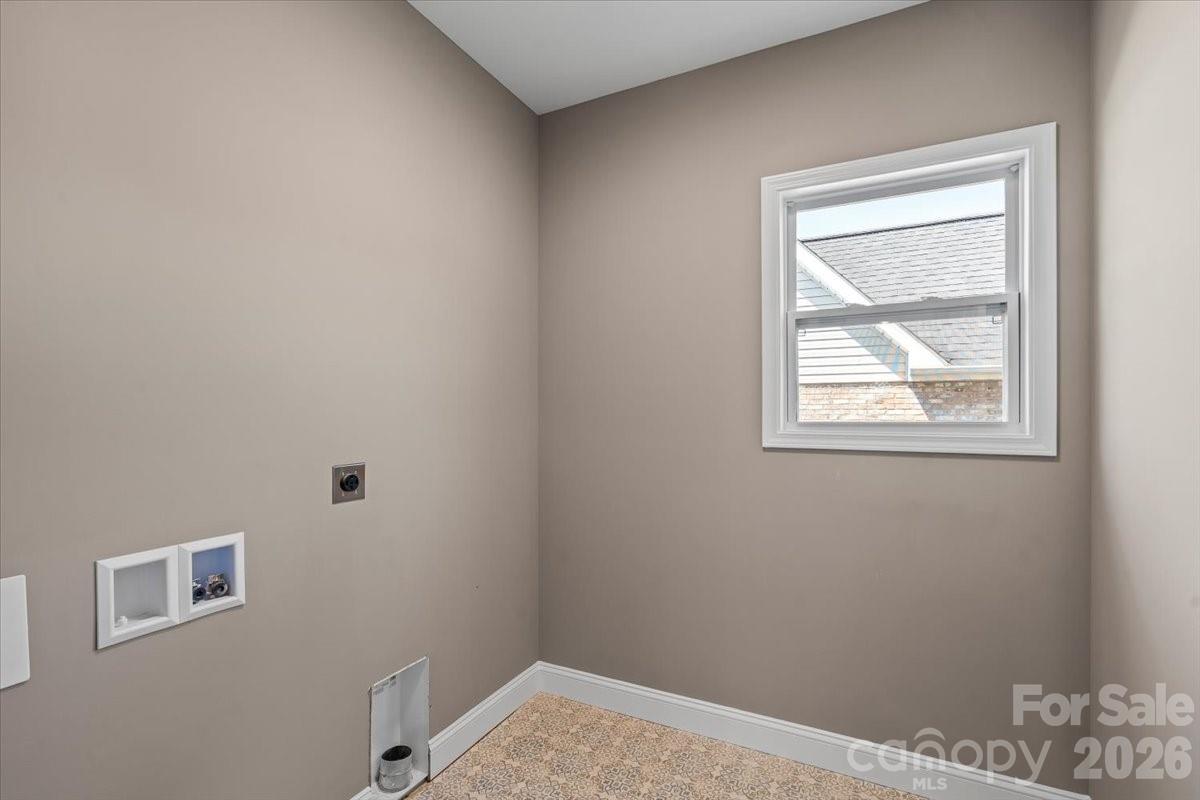1033 12th Avenue Drive NW — Hickory