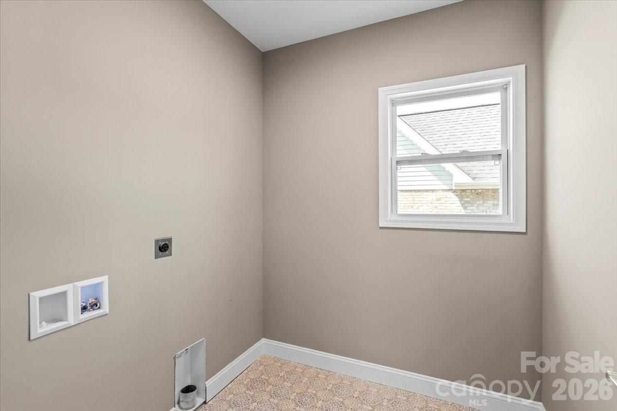 1033 12th Avenue Drive NW — Hickory