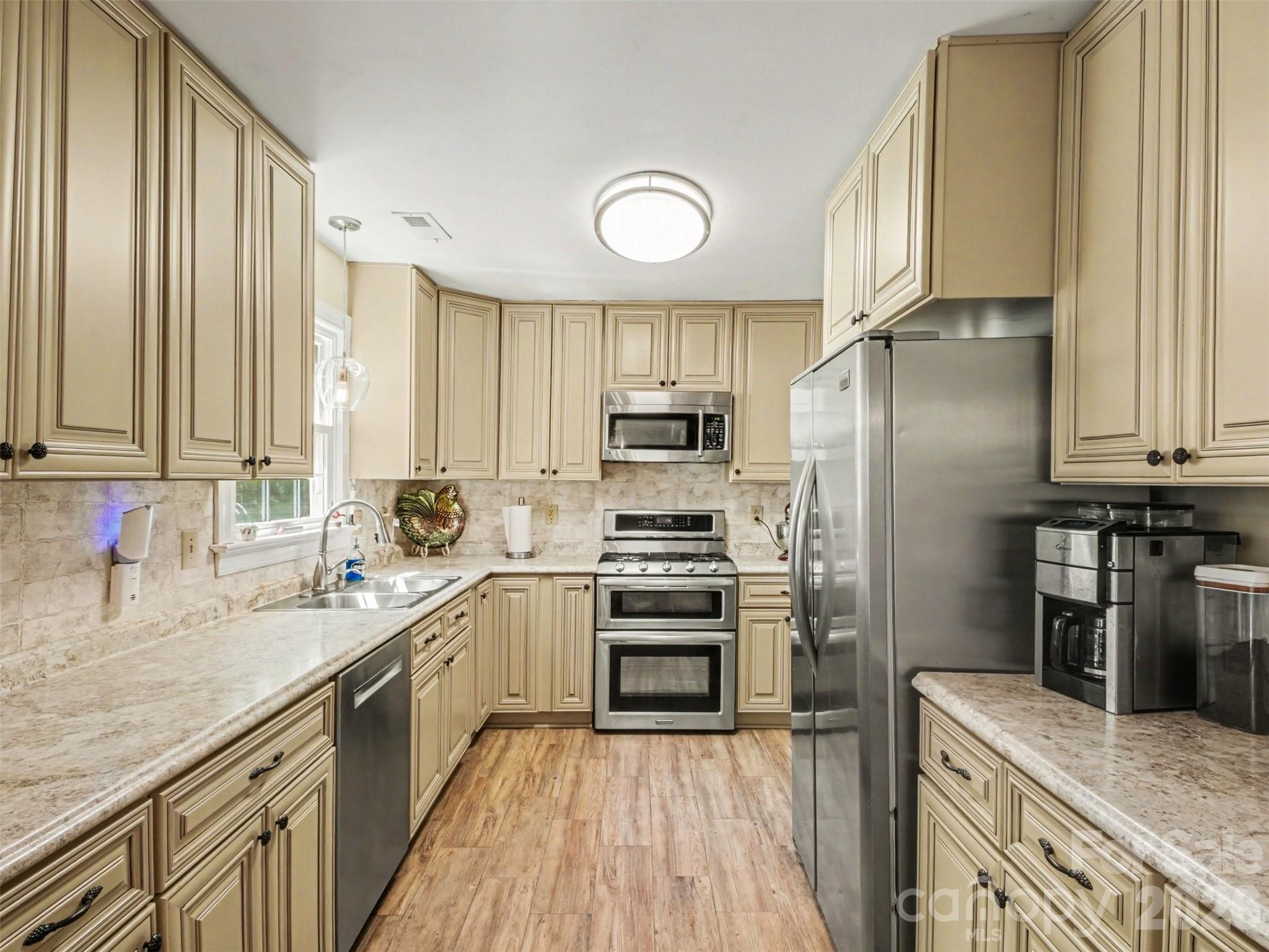 13333 Kintyre Court — Matthews