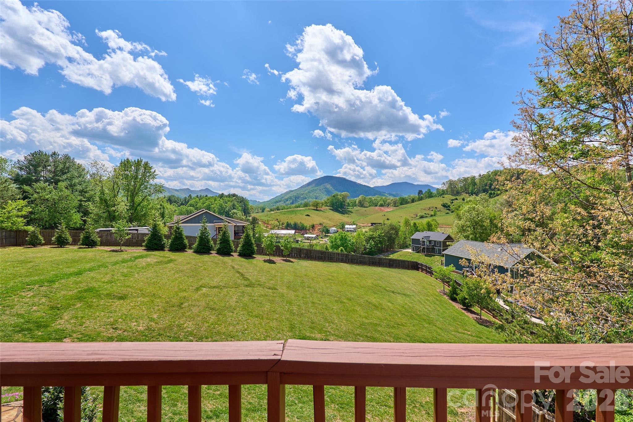 4 Oak Mountain Drive — Leicester