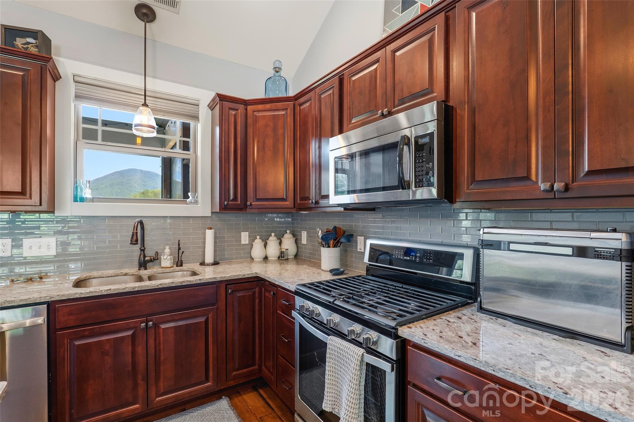 4 Oak Mountain Drive — Leicester