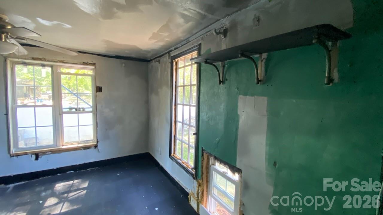 2112 Harpertown Circle — Lenoir