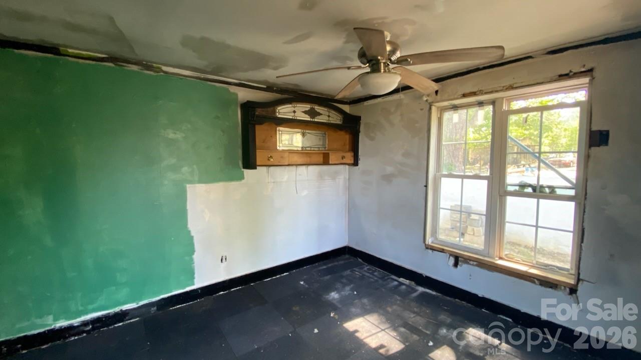 2112 Harpertown Circle — Lenoir