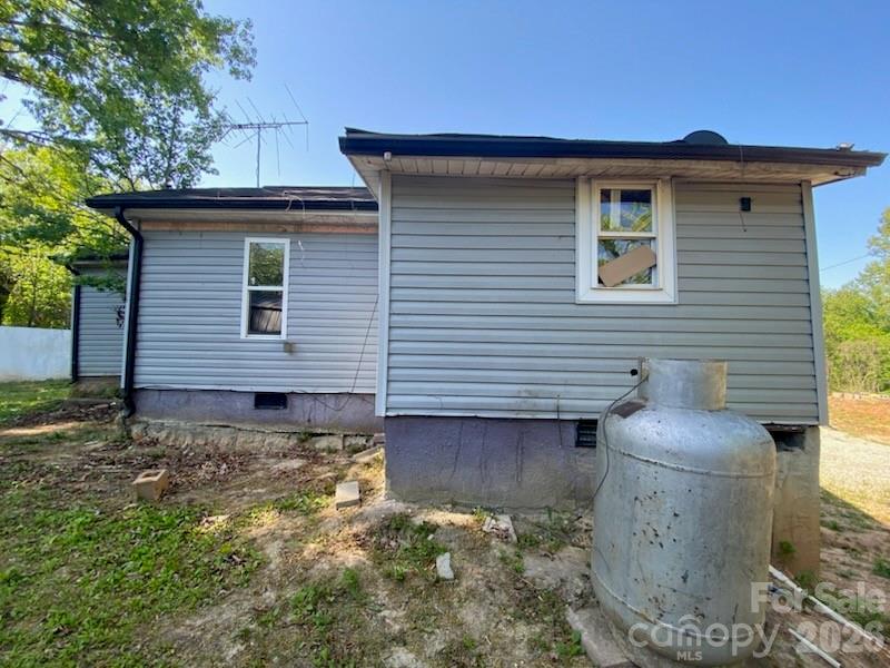 2112 Harpertown Circle — Lenoir
