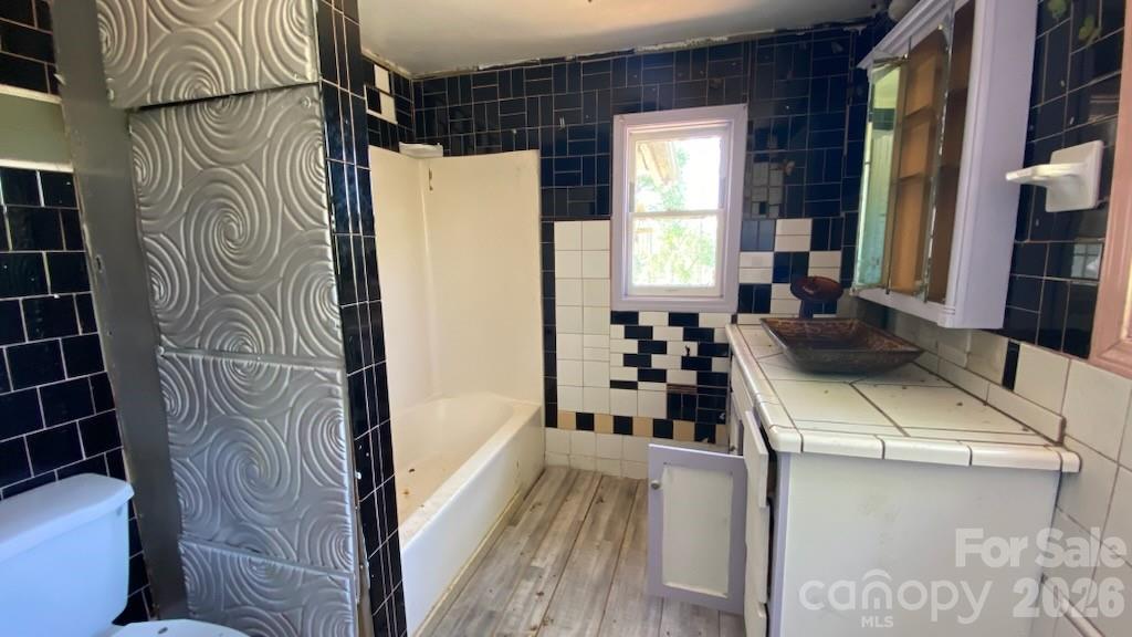 2112 Harpertown Circle — Lenoir