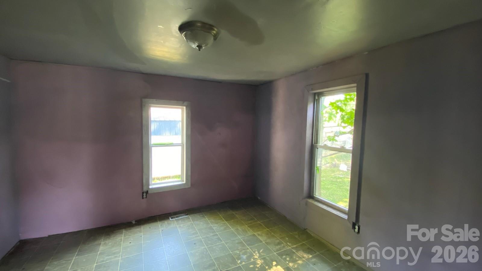 2112 Harpertown Circle — Lenoir
