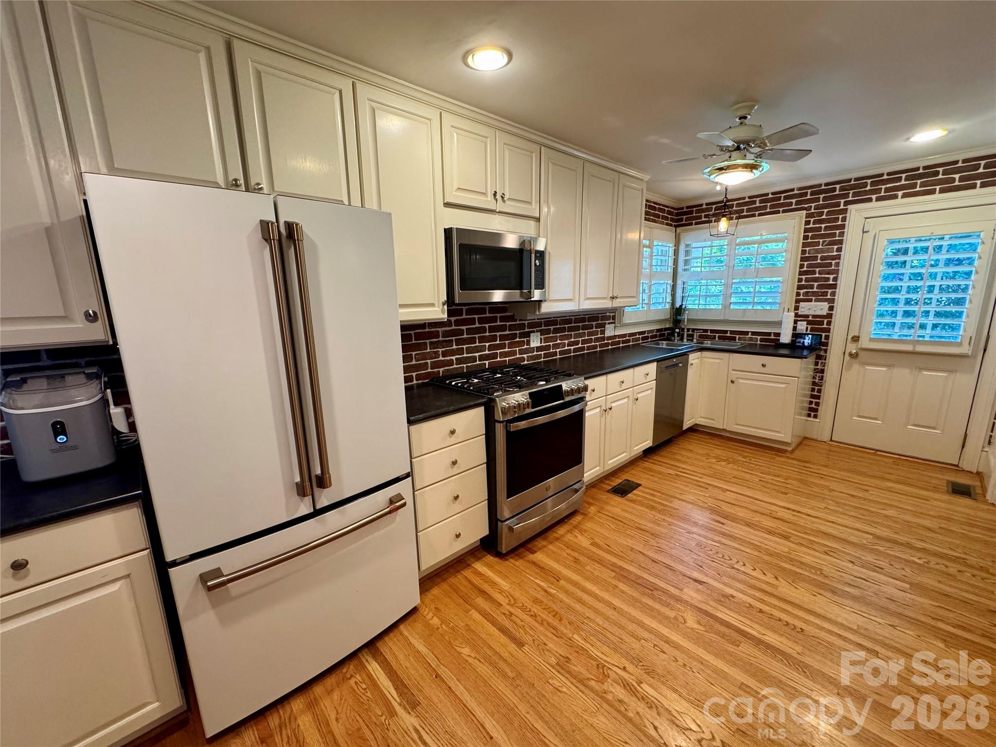 135 Eastover Drive SE — Concord
