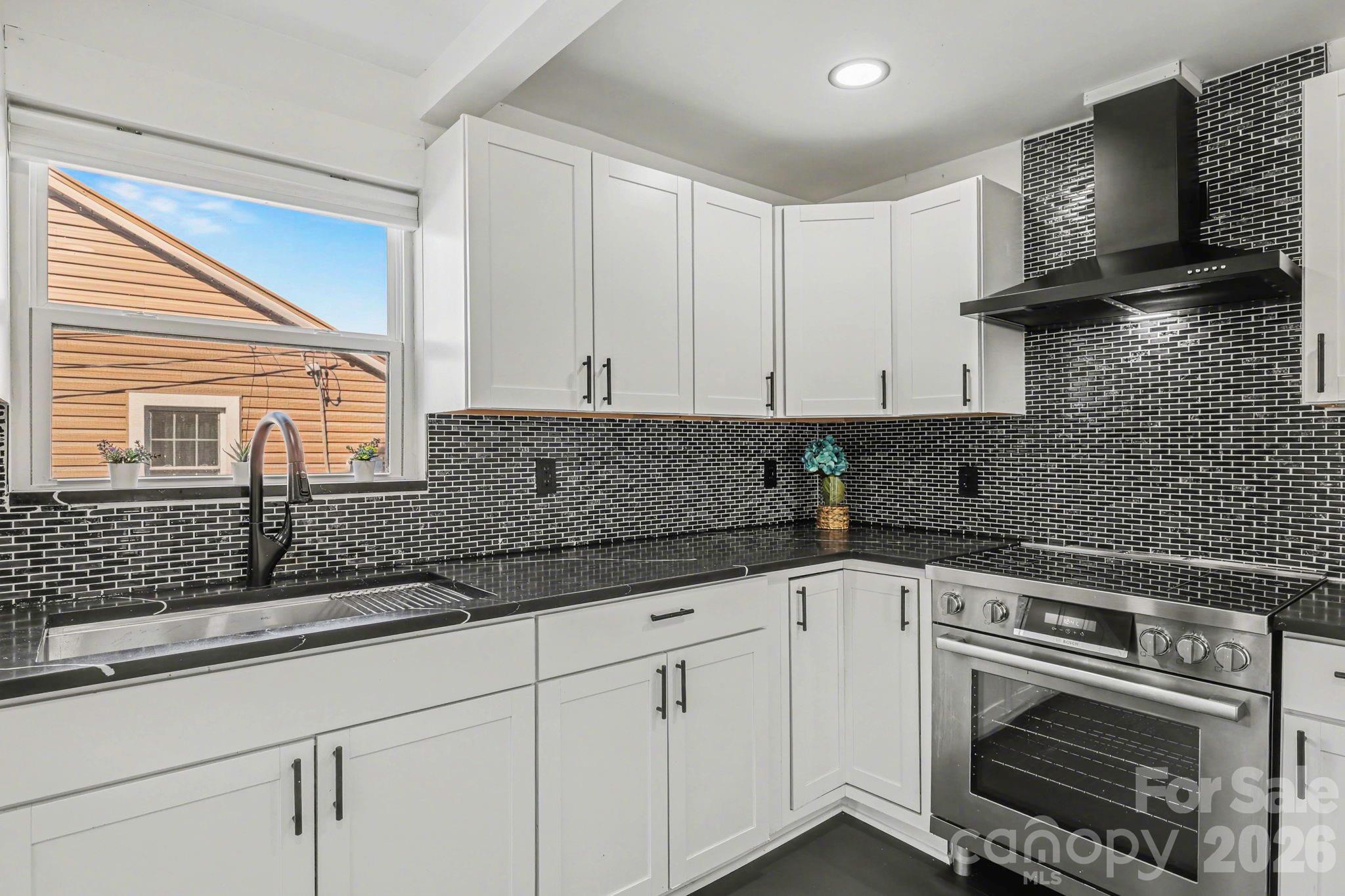 6 E Sunrise Avenue — Thomasville