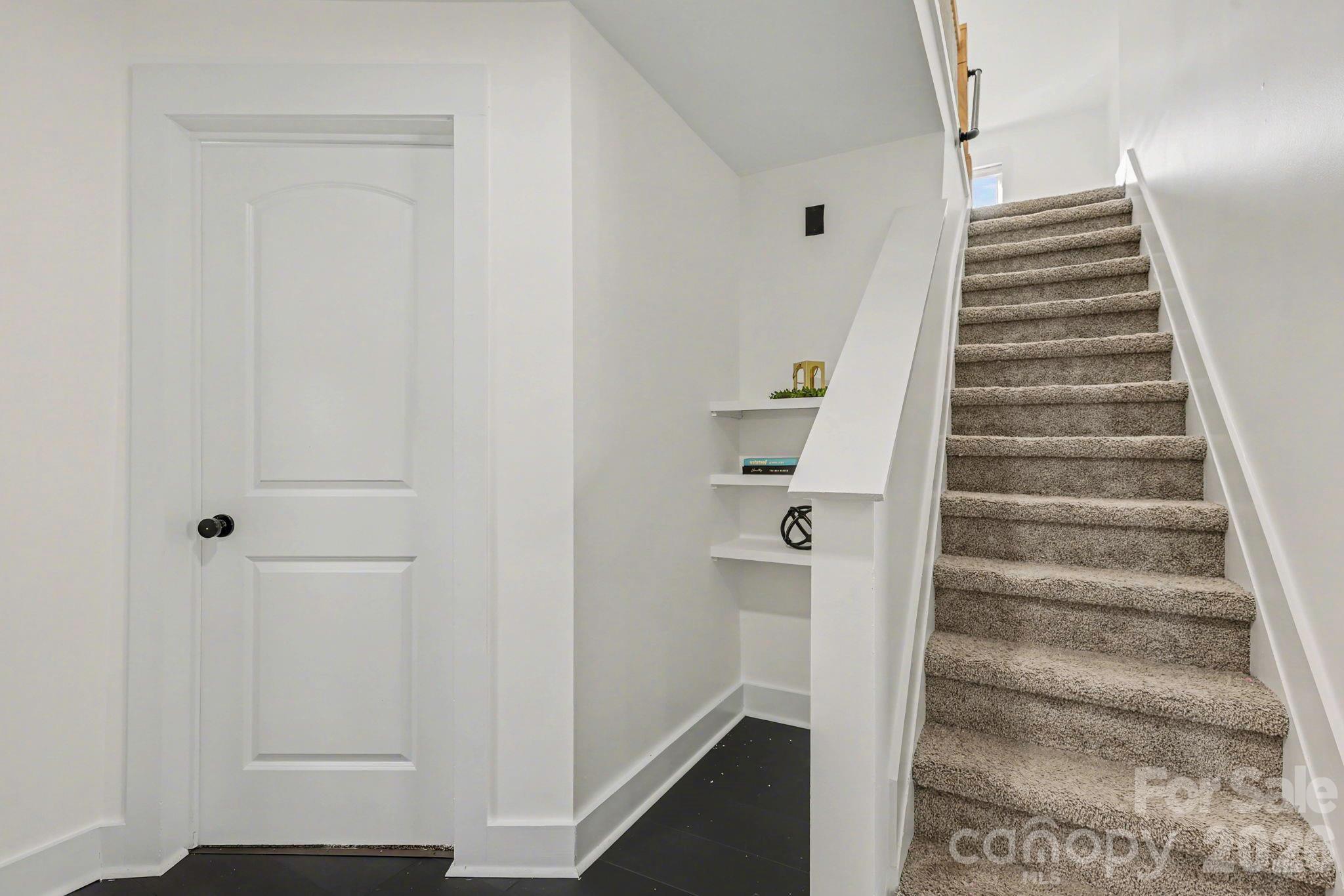 6 E Sunrise Avenue — Thomasville