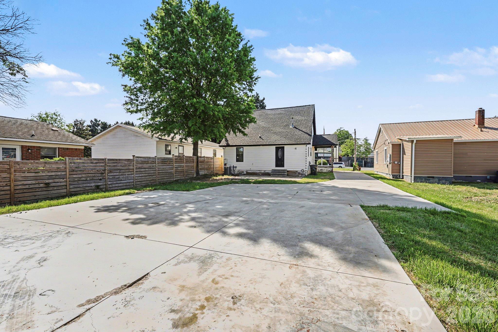 6 E Sunrise Avenue — Thomasville