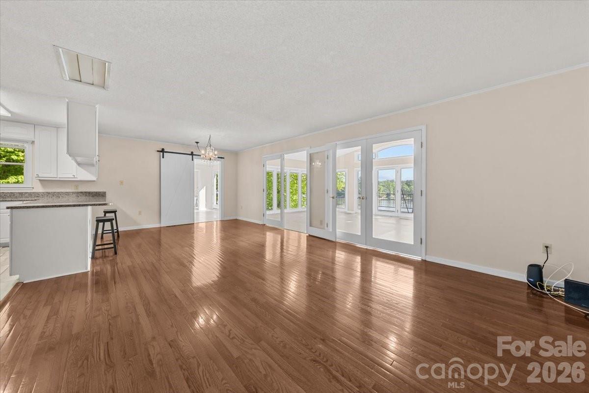 330 Hillview Drive — Lexington
