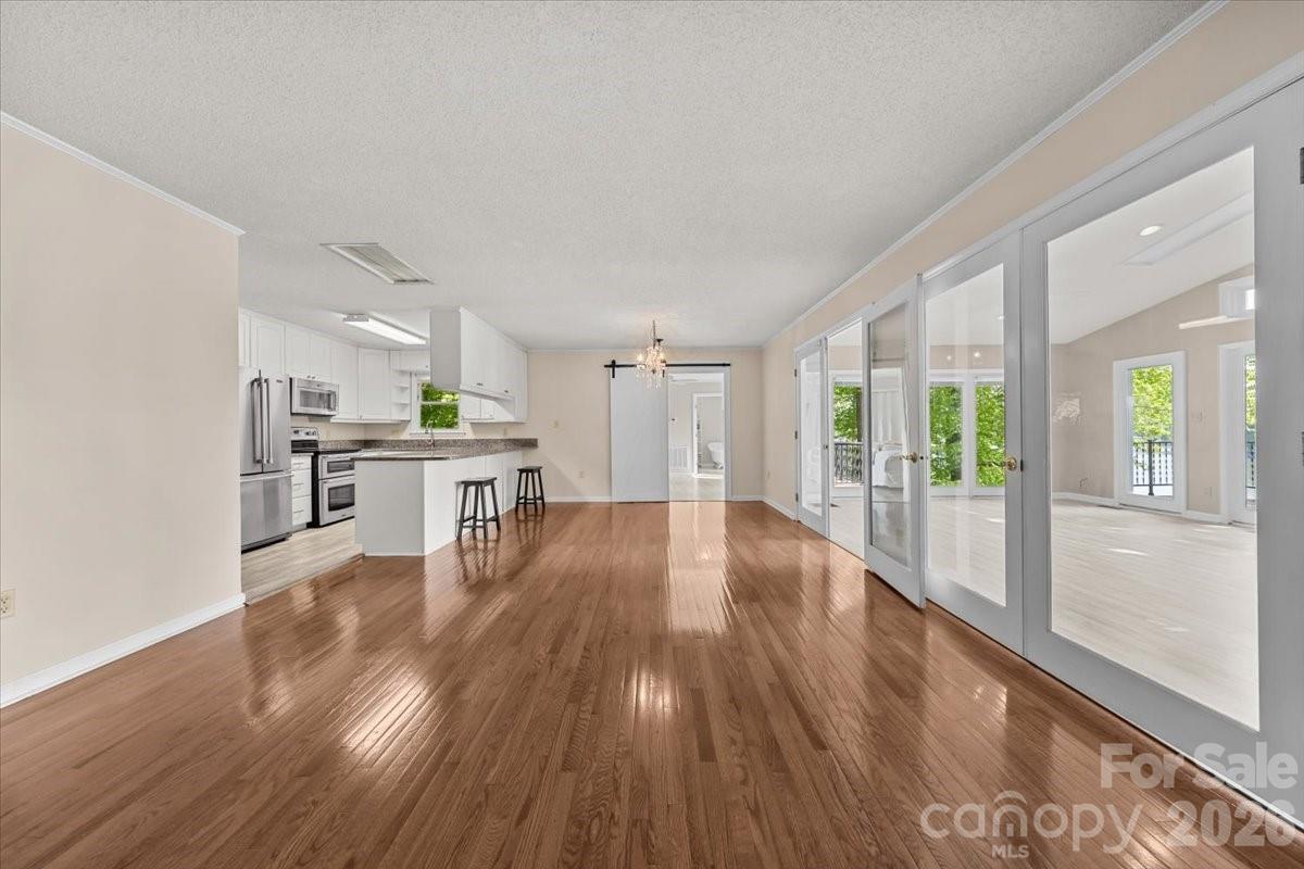 330 Hillview Drive — Lexington