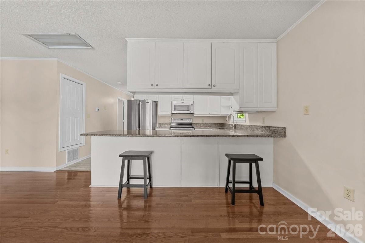 330 Hillview Drive — Lexington