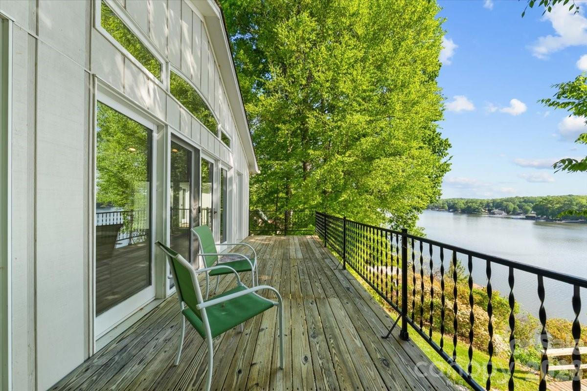 330 Hillview Drive — Lexington