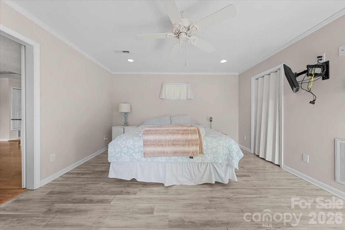 330 Hillview Drive — Lexington