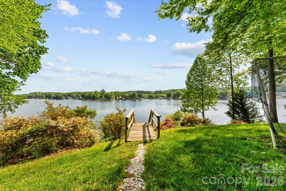 330 Hillview Drive — Lexington