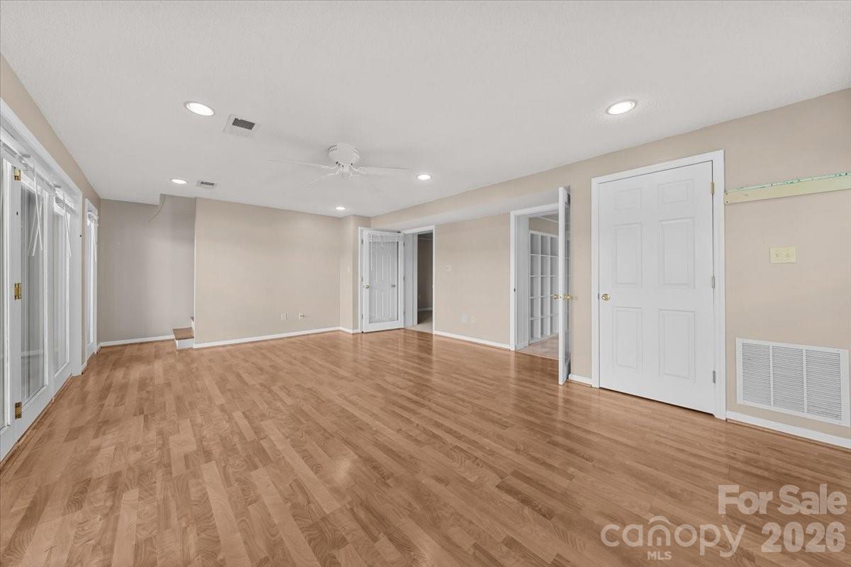 330 Hillview Drive — Lexington