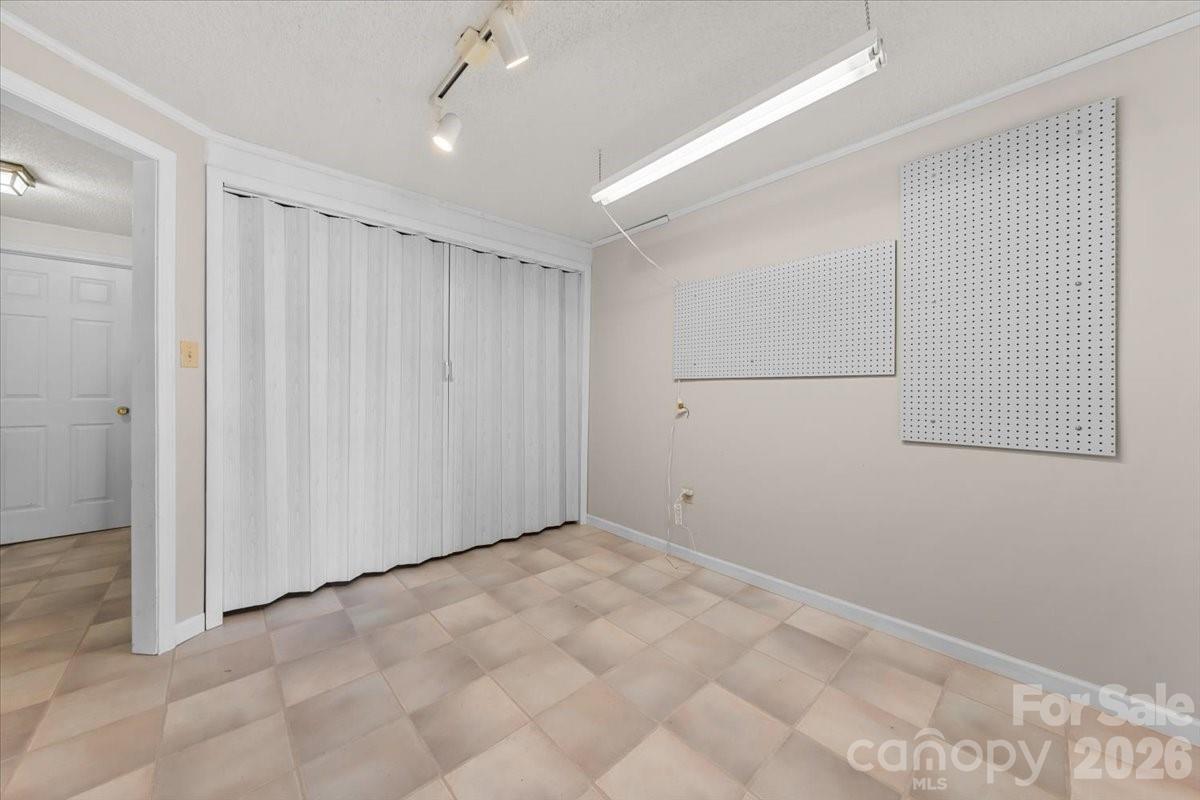 330 Hillview Drive — Lexington