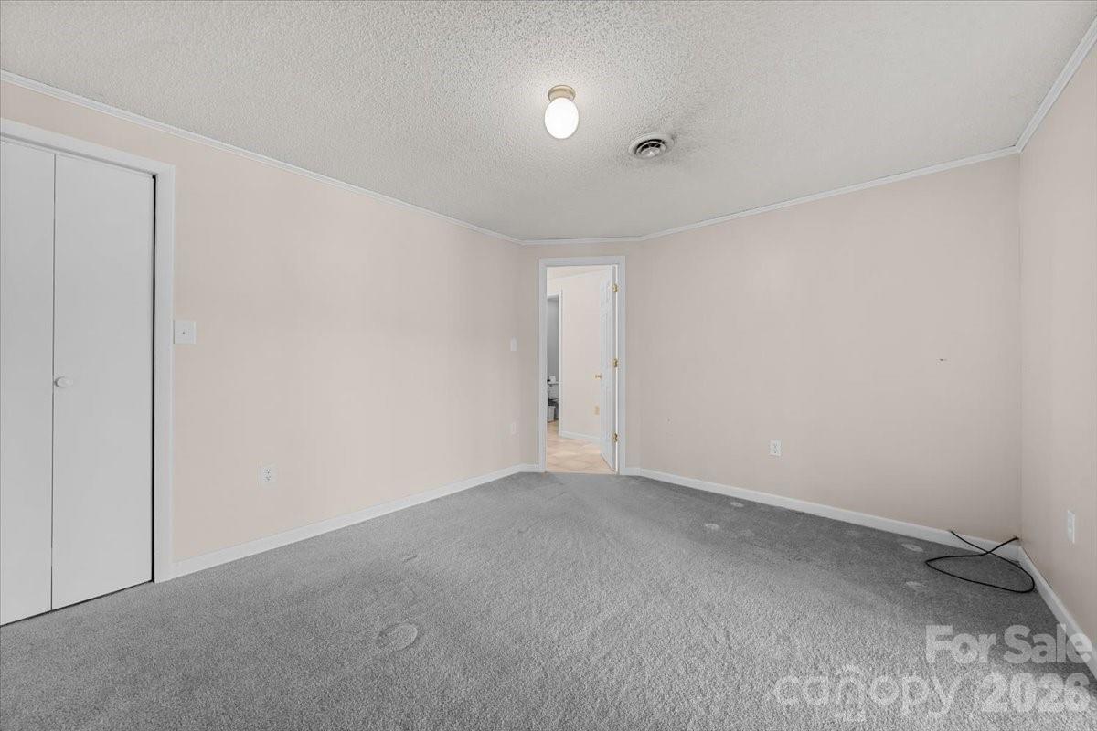 330 Hillview Drive — Lexington