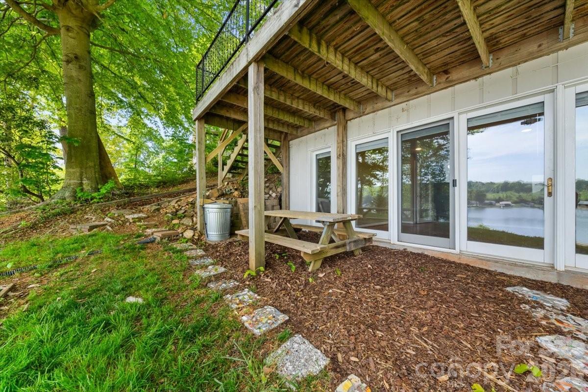 330 Hillview Drive — Lexington