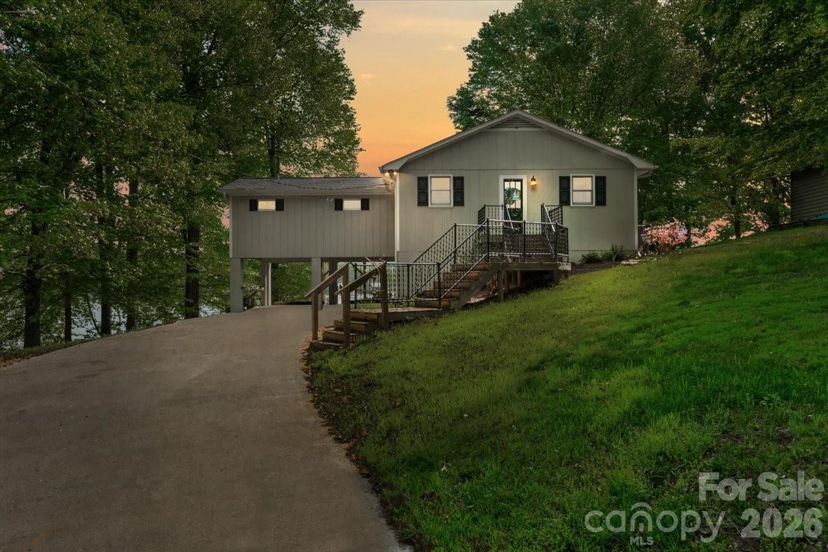 330 Hillview Drive — Lexington