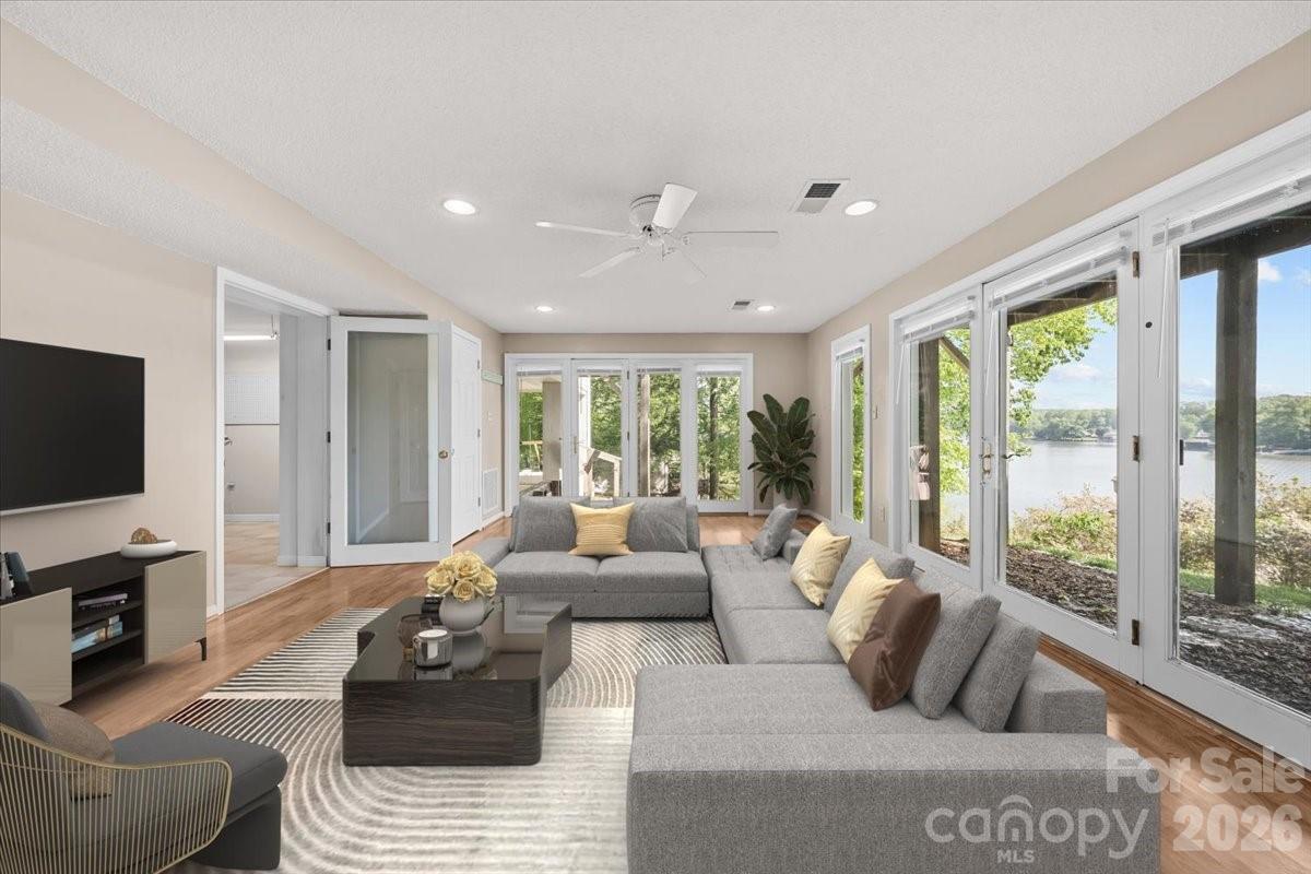 330 Hillview Drive — Lexington