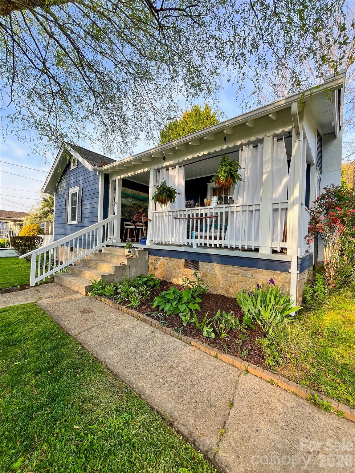 271 Brook Street — Waynesville