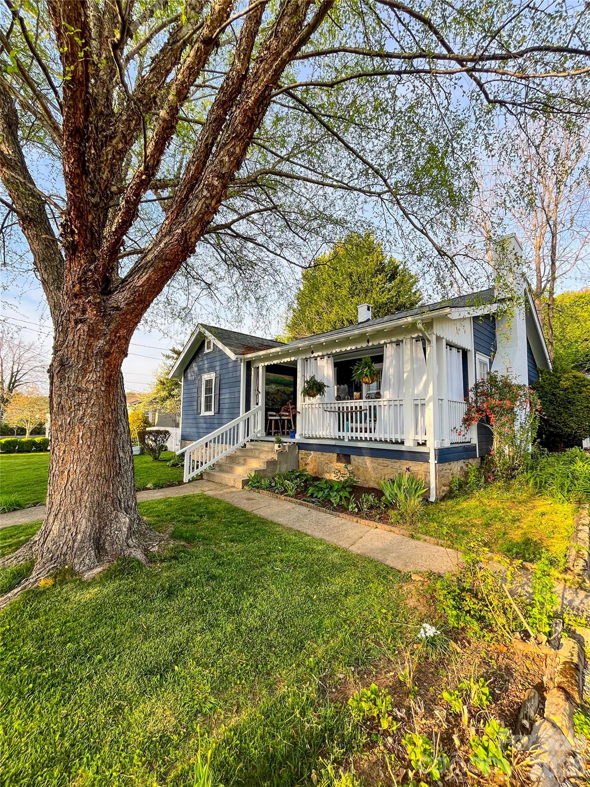 271 Brook Street — Waynesville