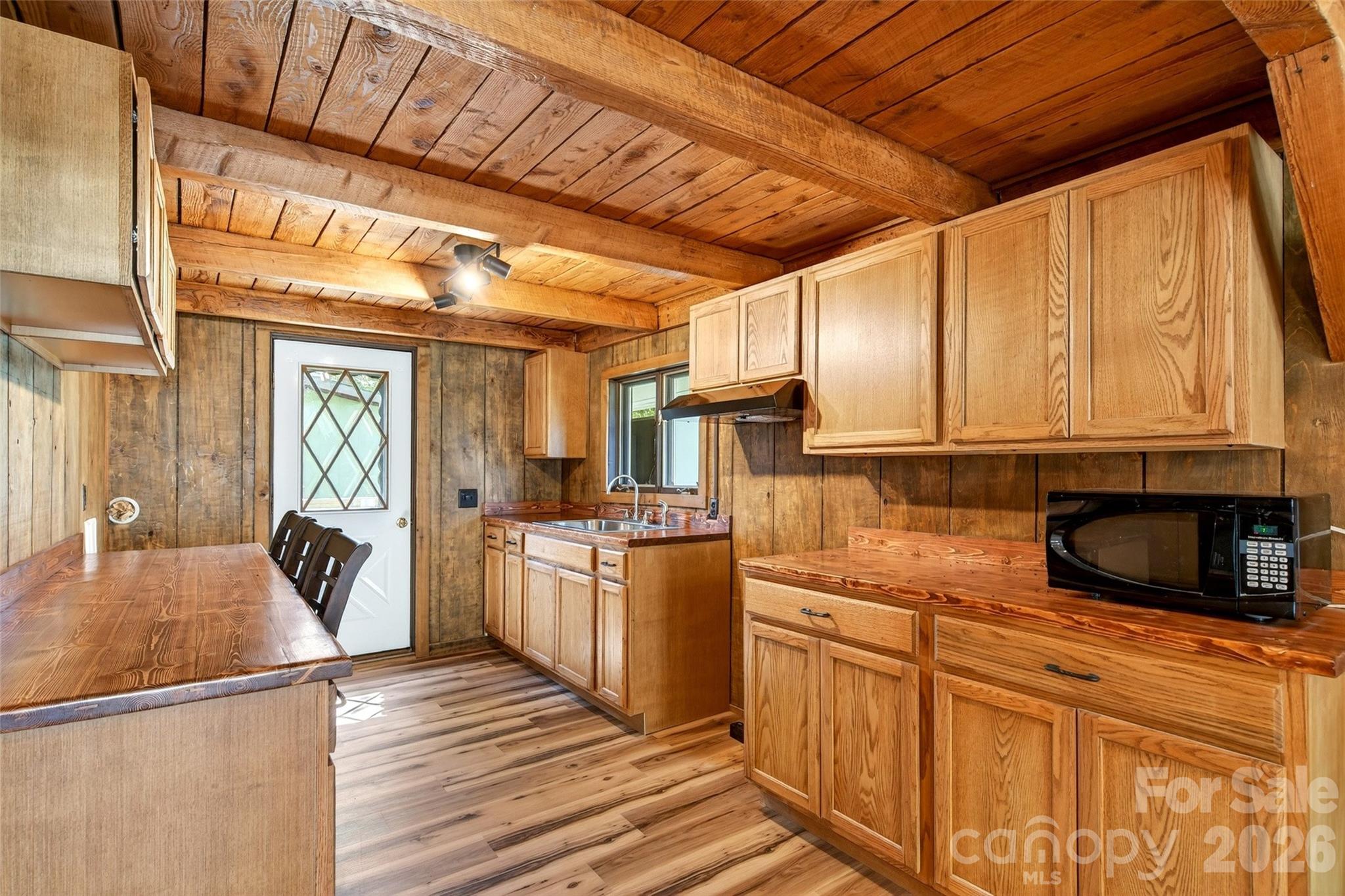 1959 Jackson Town Road — Spruce Pine