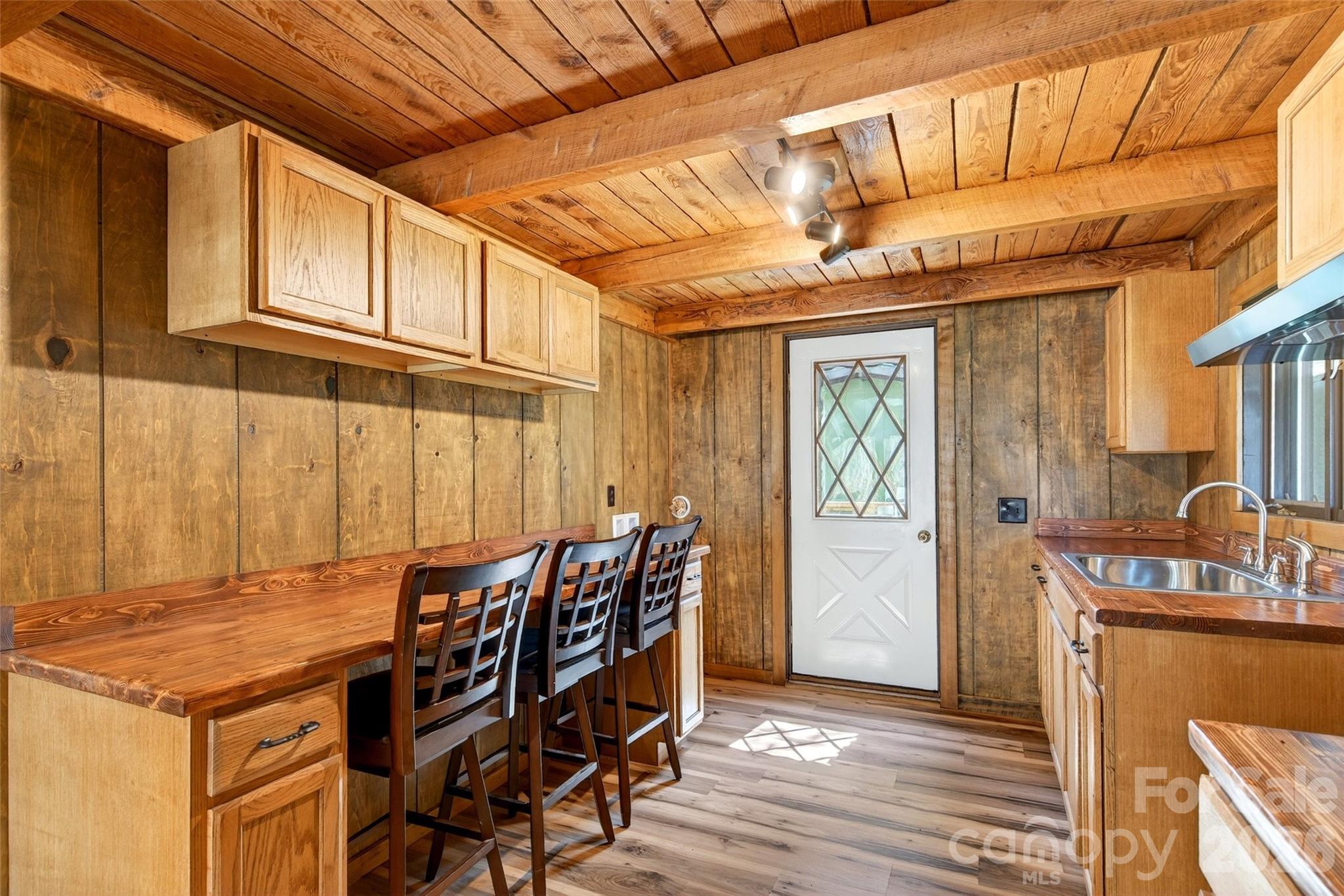 1959 Jackson Town Road — Spruce Pine