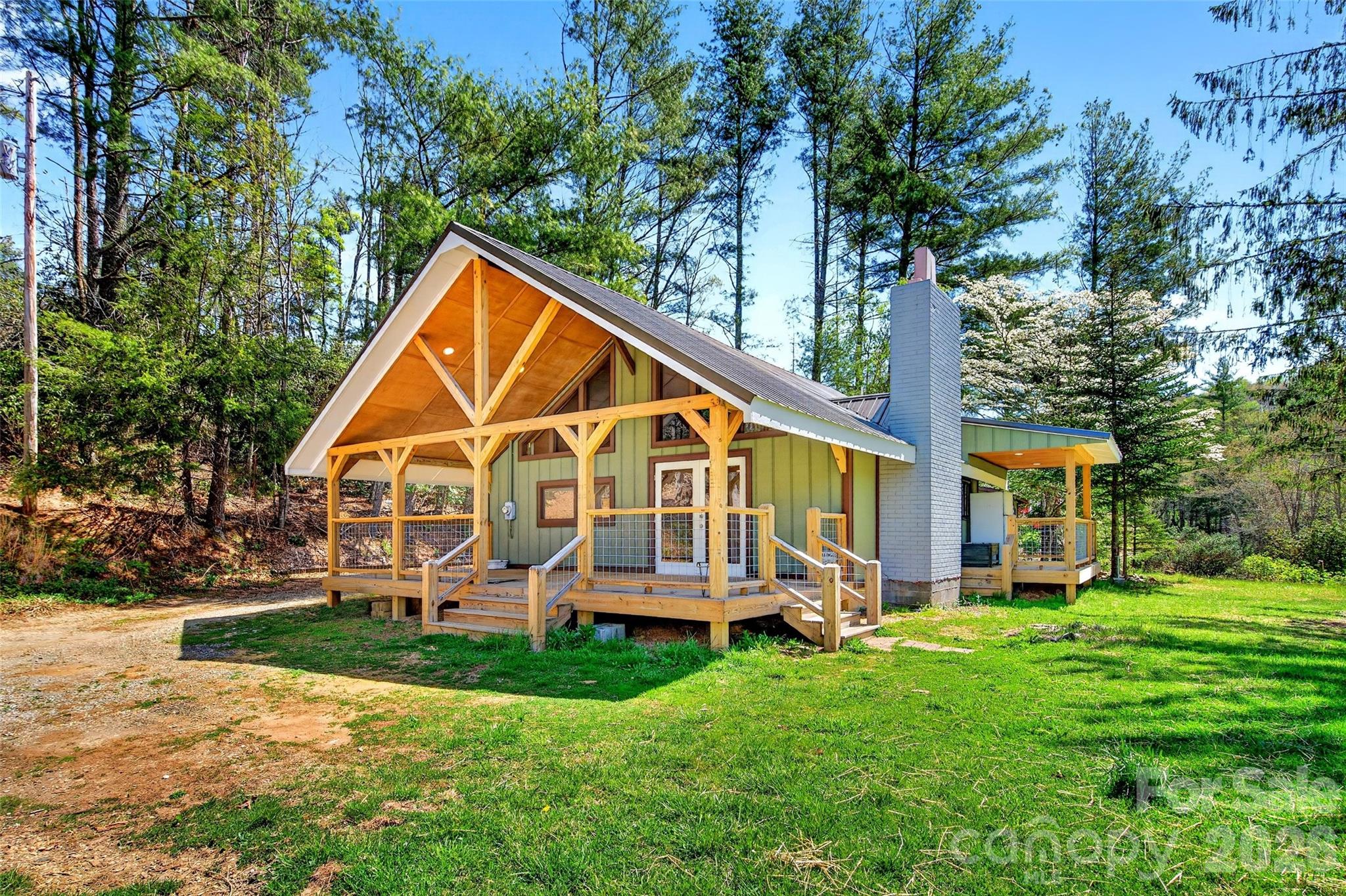 1959 Jackson Town Road — Spruce Pine