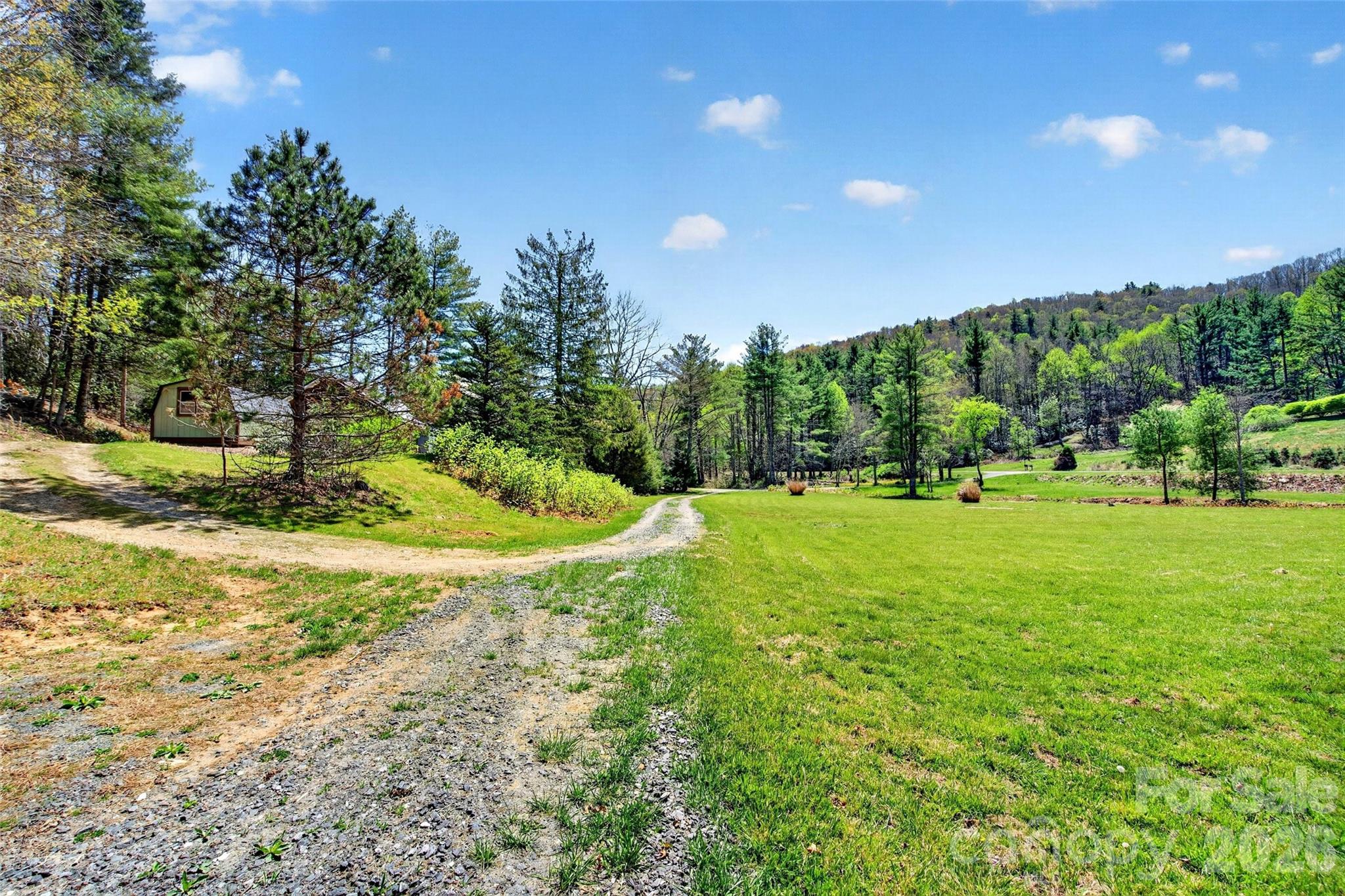 1959 Jackson Town Road — Spruce Pine