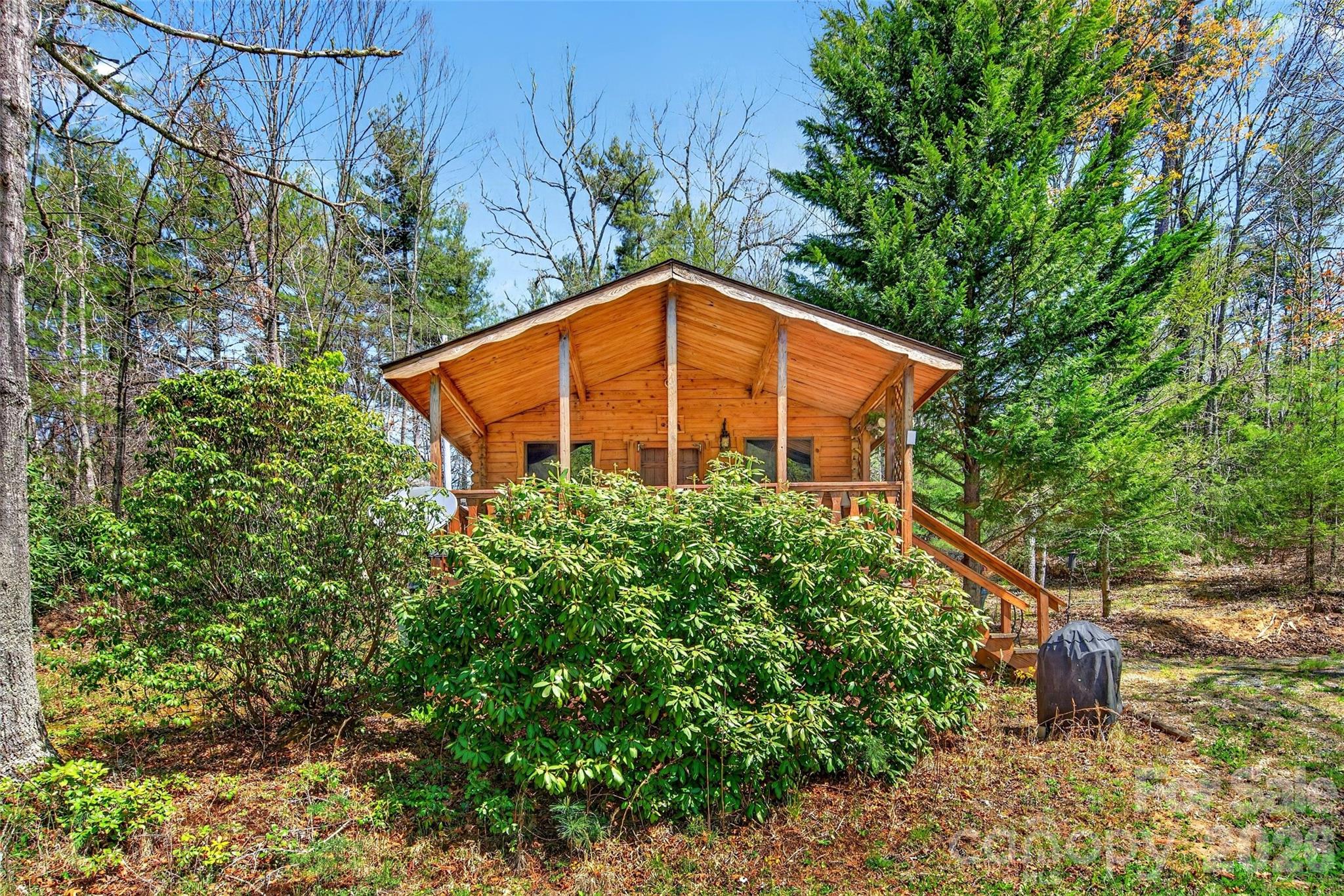 1959 Jackson Town Road — Spruce Pine