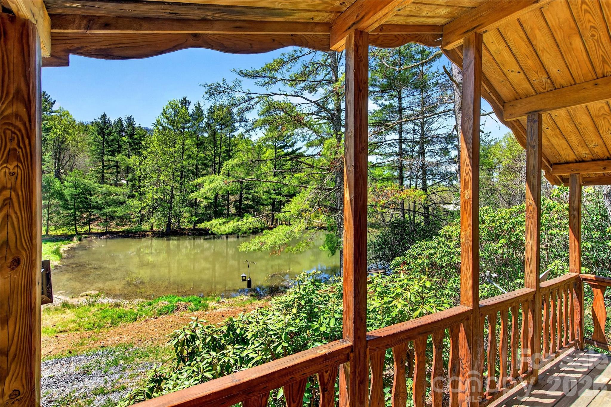 1959 Jackson Town Road — Spruce Pine