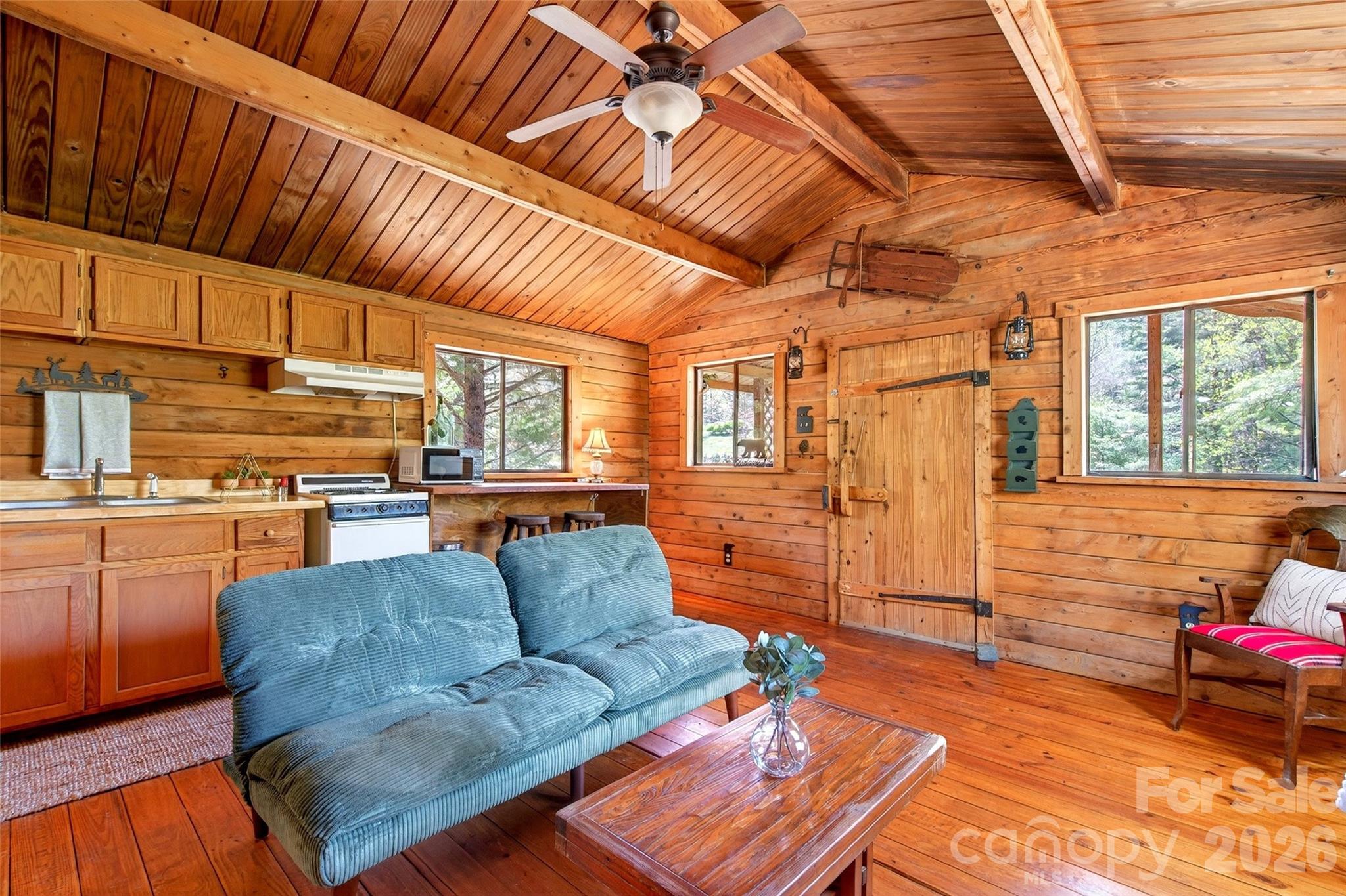 1959 Jackson Town Road — Spruce Pine