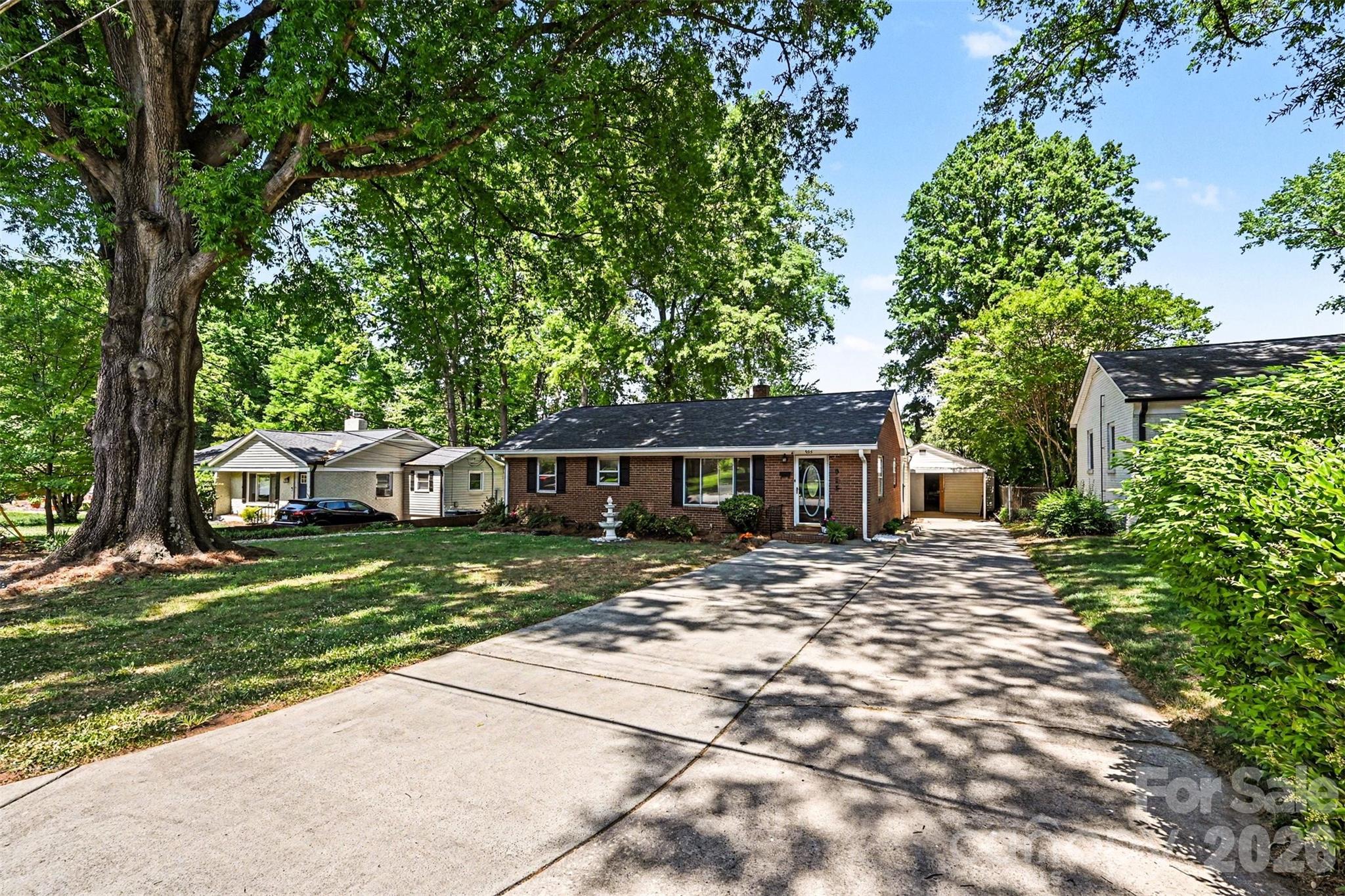 955 Hickory Nut Street — Charlotte