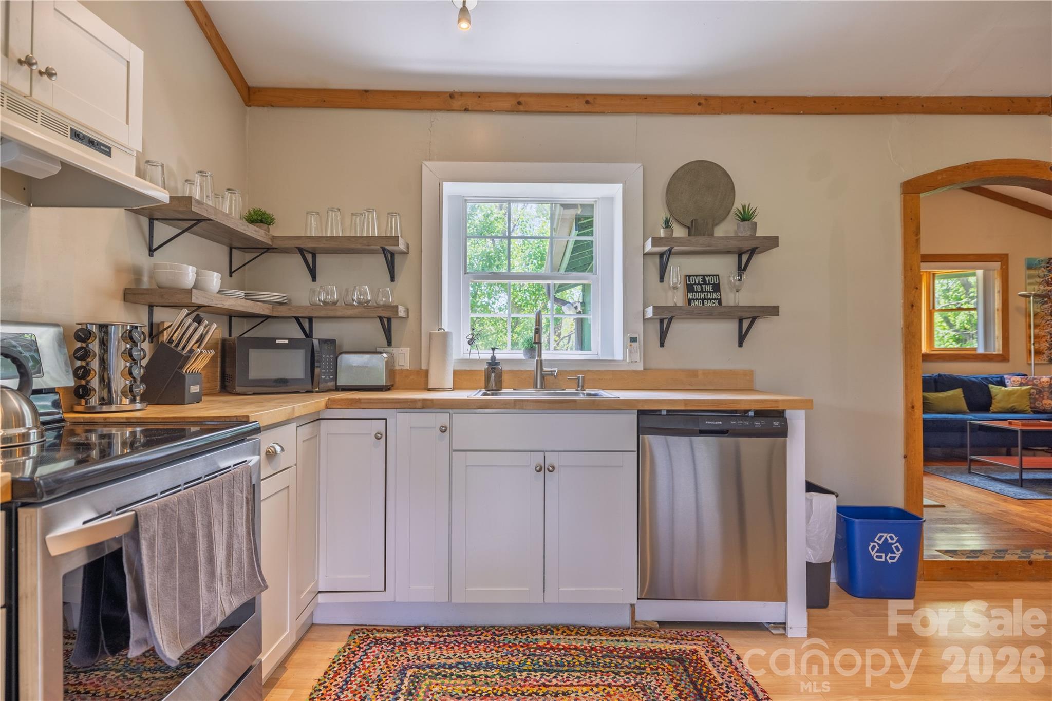 18 Hopedale Circle — Asheville