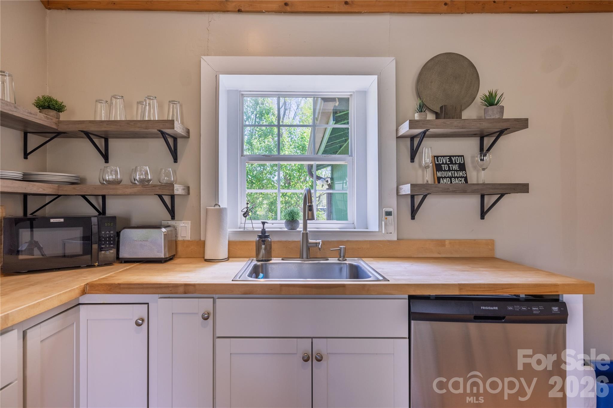 18 Hopedale Circle — Asheville