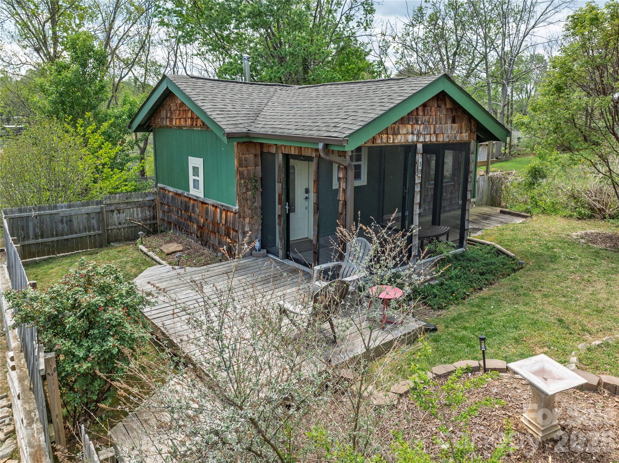18 Hopedale Circle — Asheville